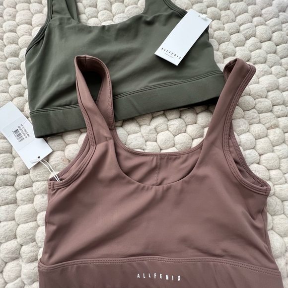 Vici dolls in motion sports bras - Picture 3 of 4